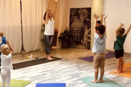 Comment initier le yoga aux enfants